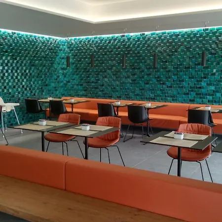 Отель 3k Porto Aeroporto Мая