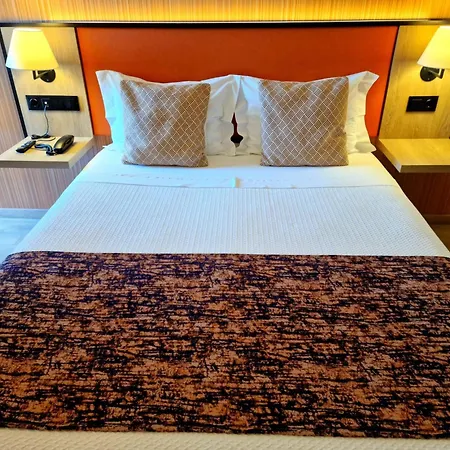 Отель 3k Porto Aeroporto Мая