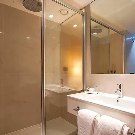 3k Porto Aeroporto מלון 3*